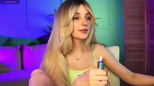 Katty_Lights on StripChat 