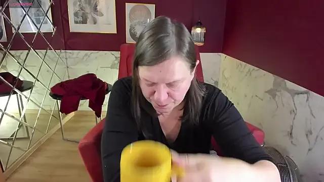 KellyPerfection on StripChat 