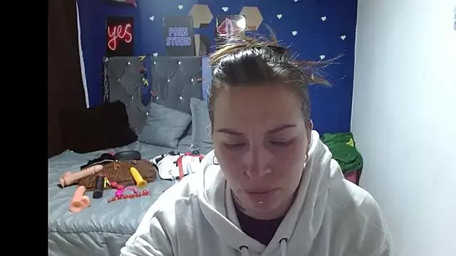 layanafuckhardass on StripChat 