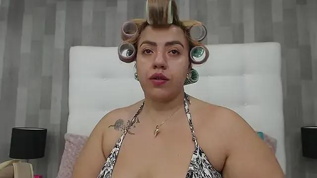 LeahMillerr —  Make me wet now !! spank my ass