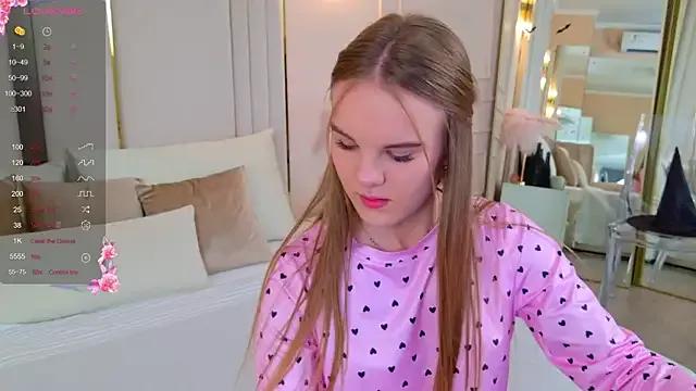 Lili_Lohan — handbra + show tongue