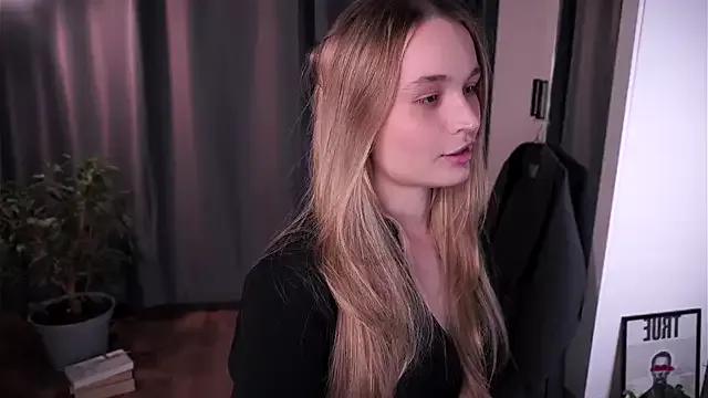 lisa_schiele — eyes on u on my knees ..