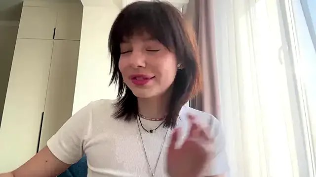 LollySimes on StripChat 