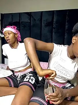 LonelyQueenxx25 on StripChat