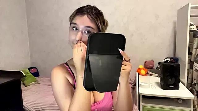 LovelyLara — Show my booty and spank it