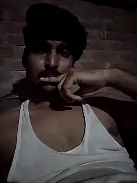 lusty_male69 on StripChat