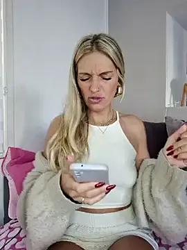 Ly_die — Doigts chatte+snap+vidos 