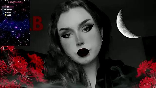 Madamexravenx on StripChat 