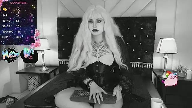 Madamexravenx on StripChat 