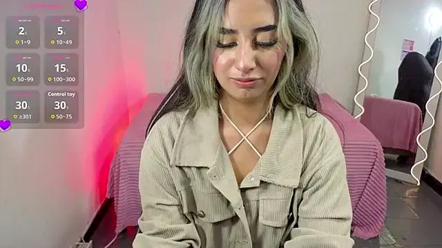 Malory_tay1 — SHOW TITS+SPIT