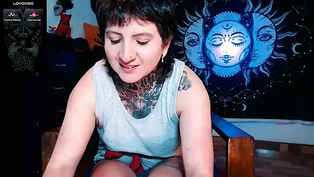 Marieblueeyes from StripChat is Freechat