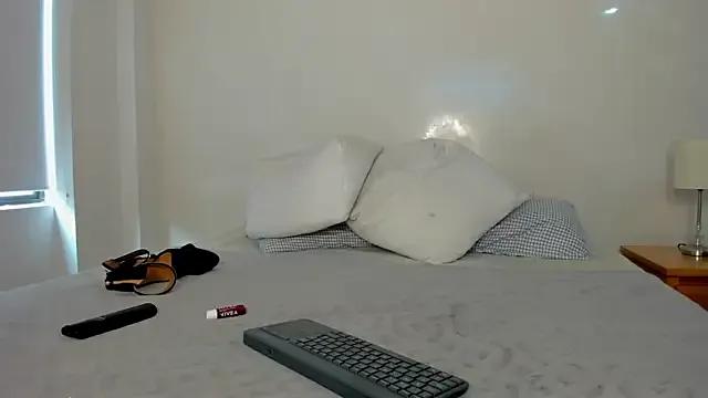 melisa_ferretti — guys make me squirt my sweet pussy!!