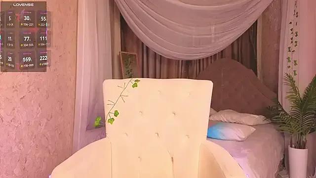 meow_mellie — stay without top and seduce with boobies