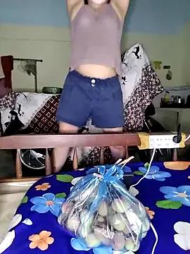 Mi_wlp from StripChat is Freechat