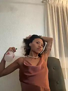 Mia-miauuuuu — Show tits + vibrador