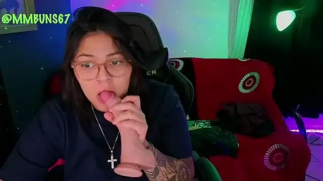 miacanela_xo on StripChat