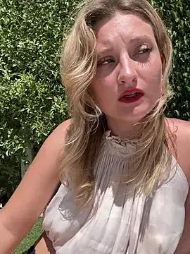 MileySummer from StripChat is Freechat