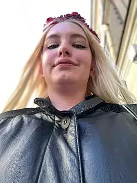 Milkyy_wway from StripChat is Freechat