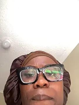 Moonzy77 on StripChat 