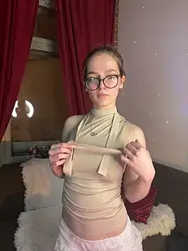 MyKittySayMeow — air kiss and smile (start show)