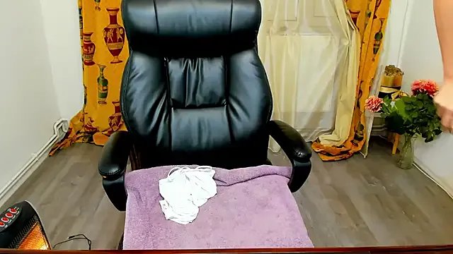 NaughtyWifey1 on StripChat