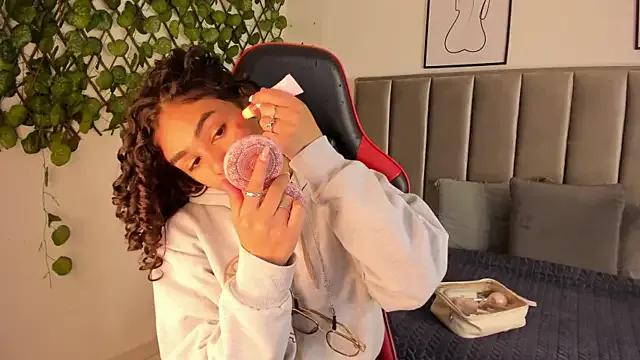 Puffy_Hearts on StripChat 