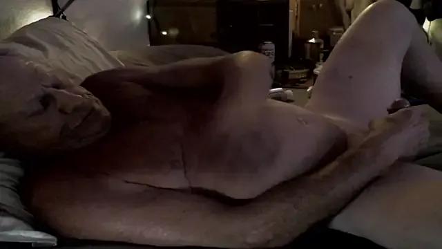 Pussyeat2please on StripChat 