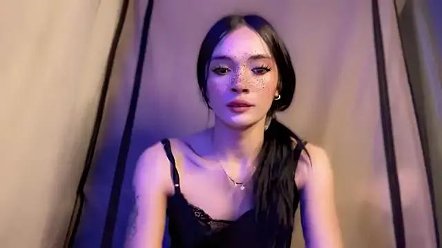 queen_lucinda on StripChat 