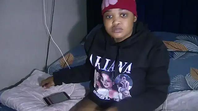 QUEENSHYNESS on StripChat 