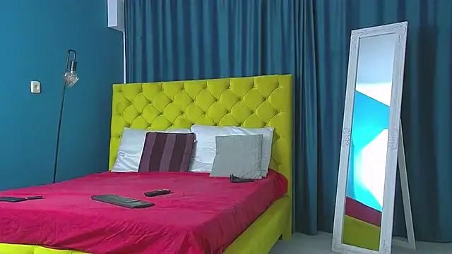 RubyHills — sensual strip