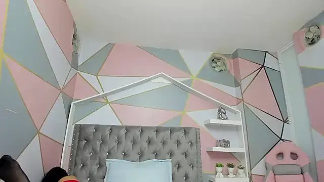 sarah_sluty on StripChat