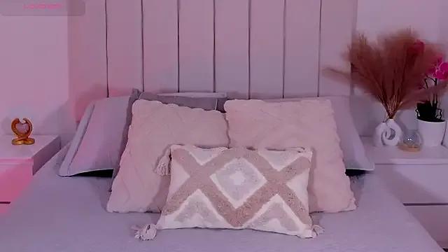 Sarajonnes on StripChat 