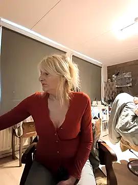 SexyMilfTascha — Rub that clit