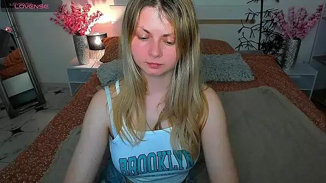 SmilingEmily_ from StripChat is Freechat