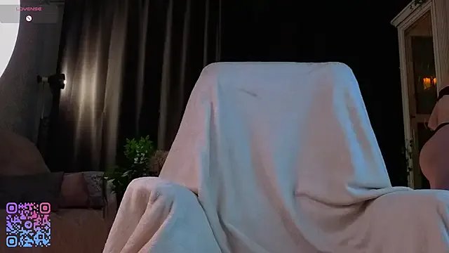 SoniaScott — Ride my pillow like it's your dick 