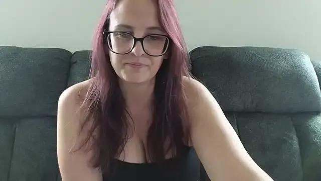 TheBustyHouseWife — Make me cum