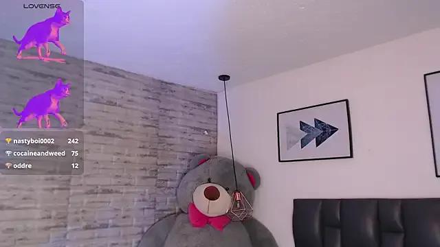 TinnaCobb on StripChat 