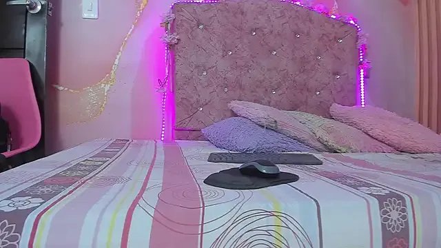 violet_taylor_ on StripChat