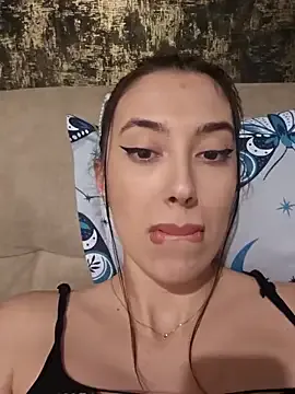 Virgin_Pussy_SquirtX on StripChat