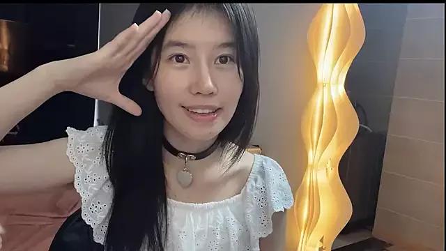 xiangxiang813 from StripChat is Freechat