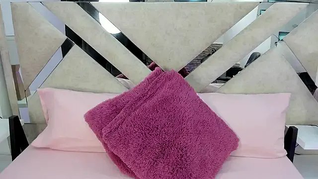 ximena_vasquez8 on StripChat