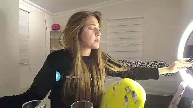yaprakmericc from StripChat is Freechat