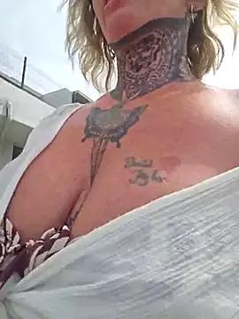YourMommyBlair from StripChat is Freechat