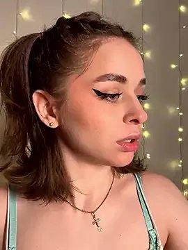 yoyogirlx on StripChat