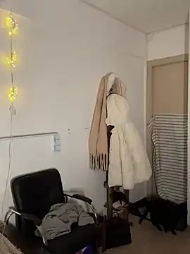 yoyogirlx on StripChat