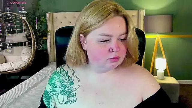 ZaraReignn on StripChat 