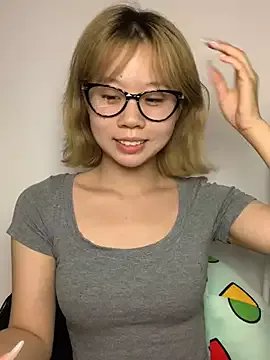 zhaomosheng125216 on StripChat